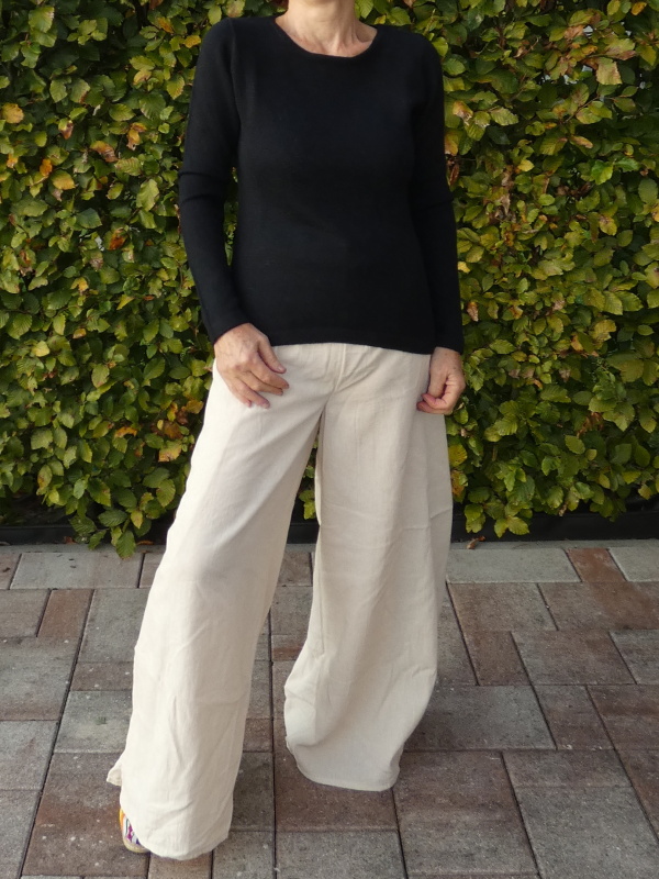 Svetr 100% lamí vlna (černý, S)