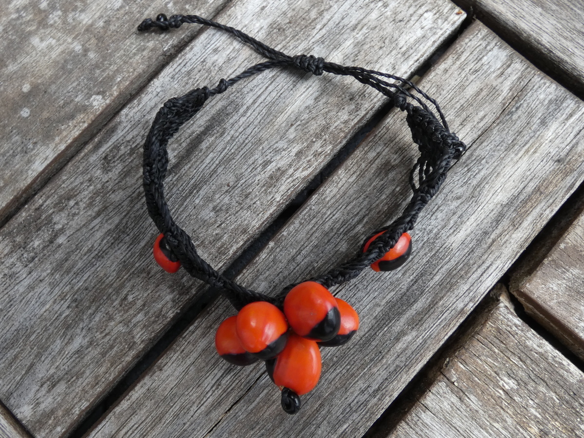 Náramek huayruro IV