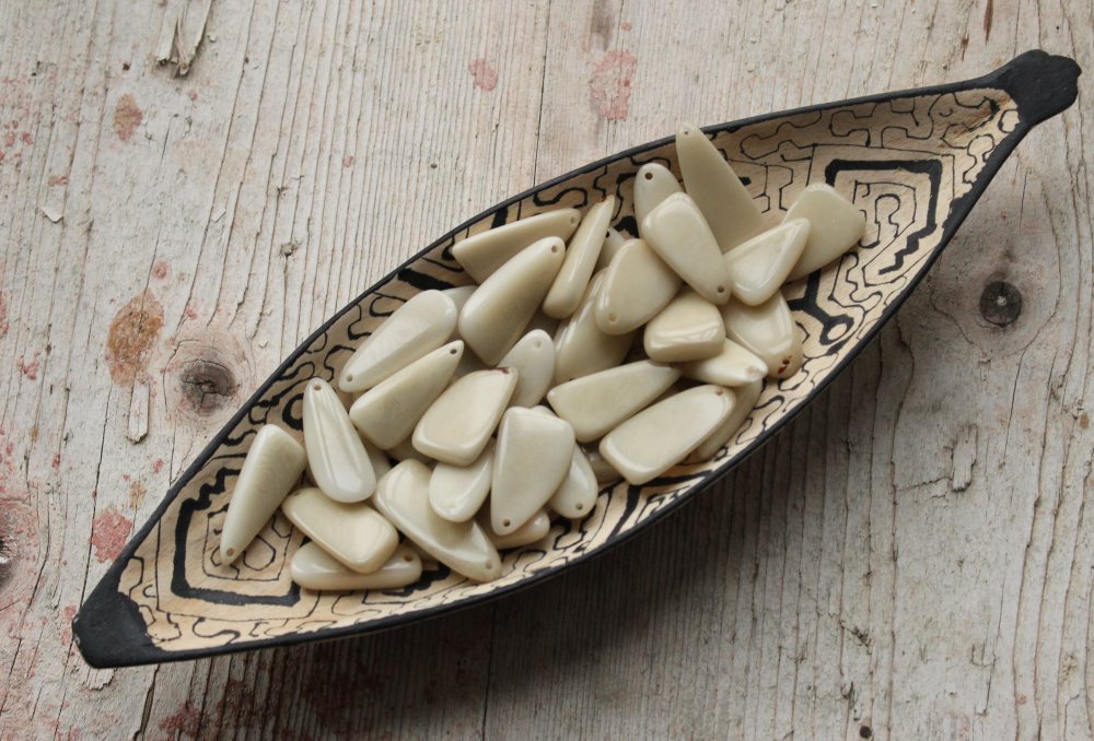 Tagua - úlomek velký (černý)