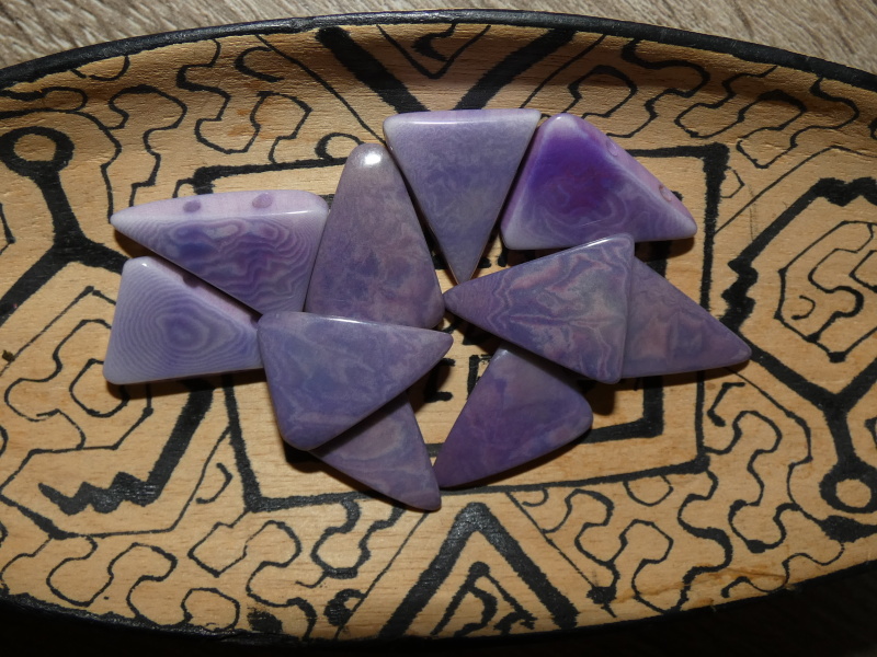 Tagua trojúhelník (dvě dírky, světle fialový)