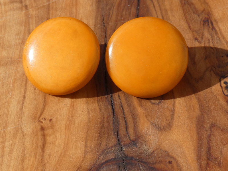 Náušnice tagua (zapichovací, světle oranžové)