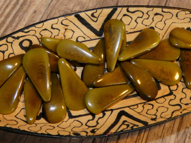 Tagua slza (dvě dírky, olivová)