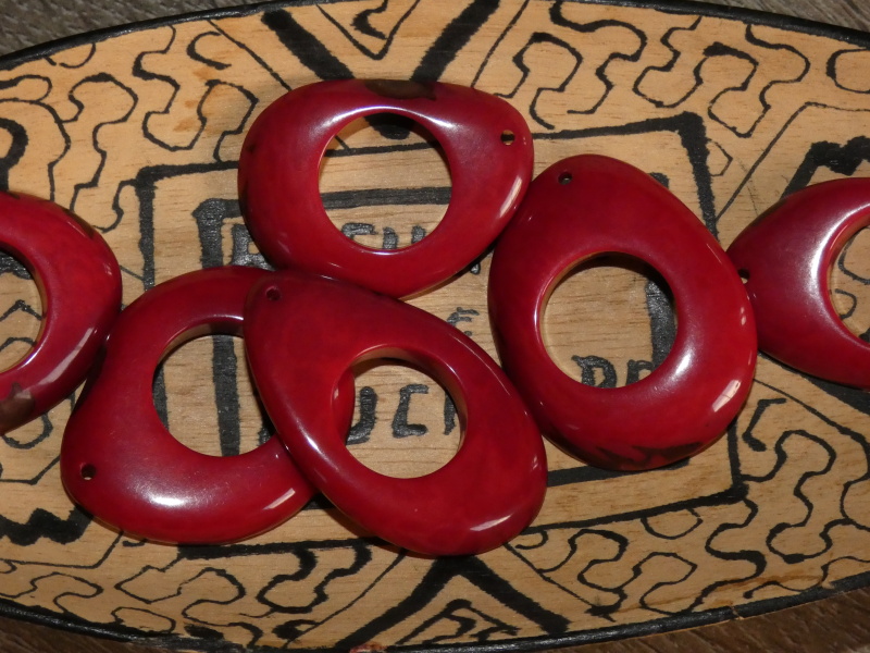 Tagua - donut (tmavě červený)