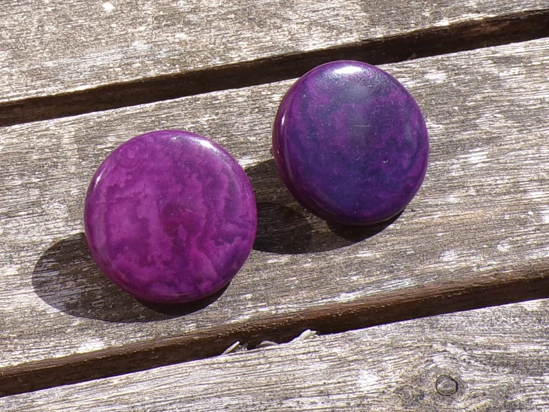 Náušnice tagua (zapichovací, fialové)