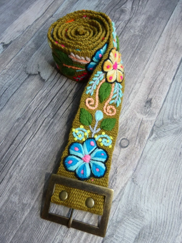 Pásek vyšívaný (khaki)