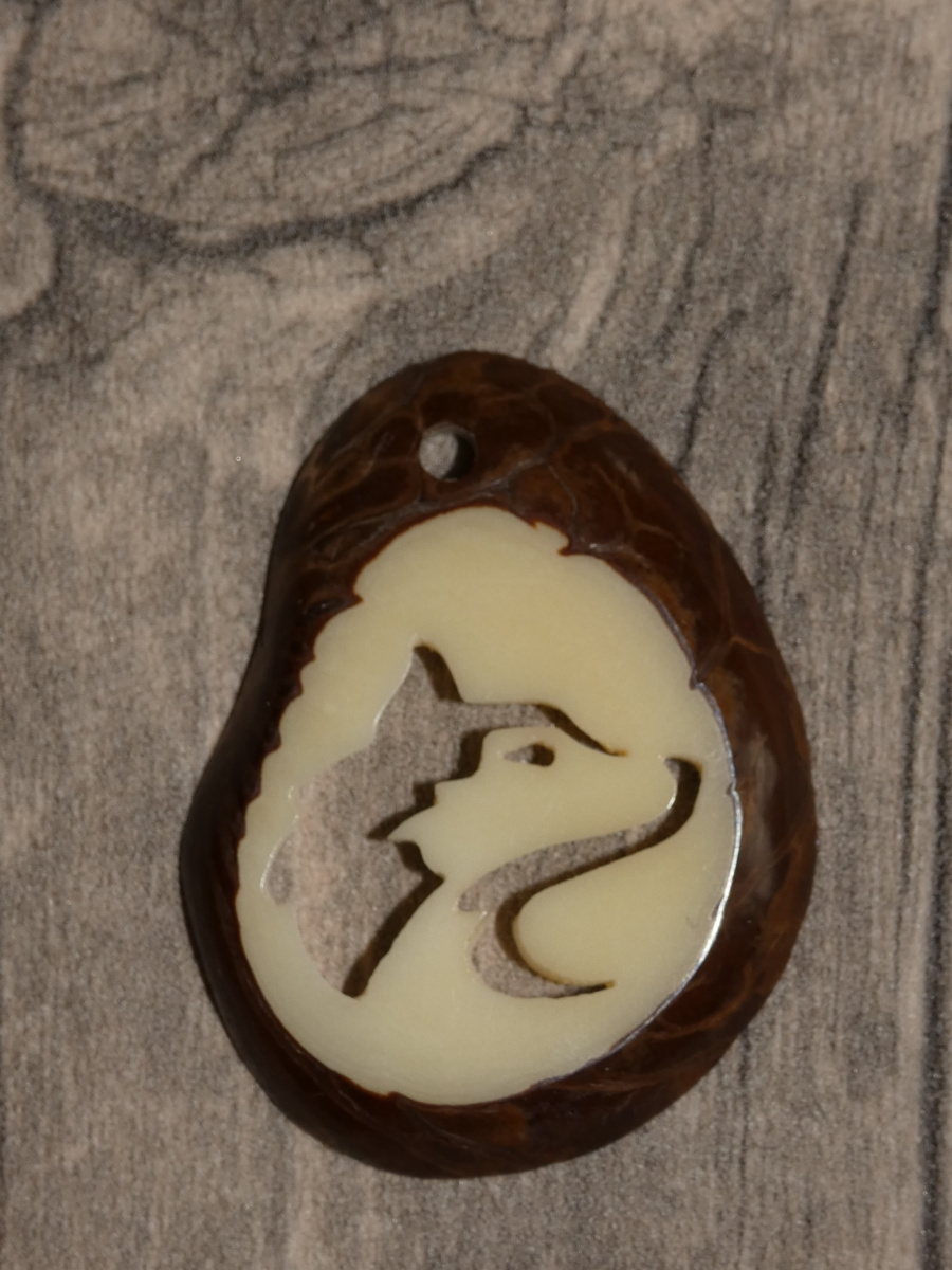 Přívěsek vlk (tagua)