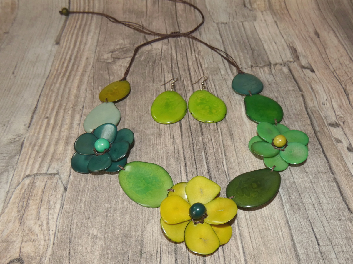 Set náhrdelník a náušnice (tagua kytičky)