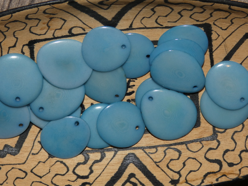 Tagua - plátek (mini, bledě modrý)