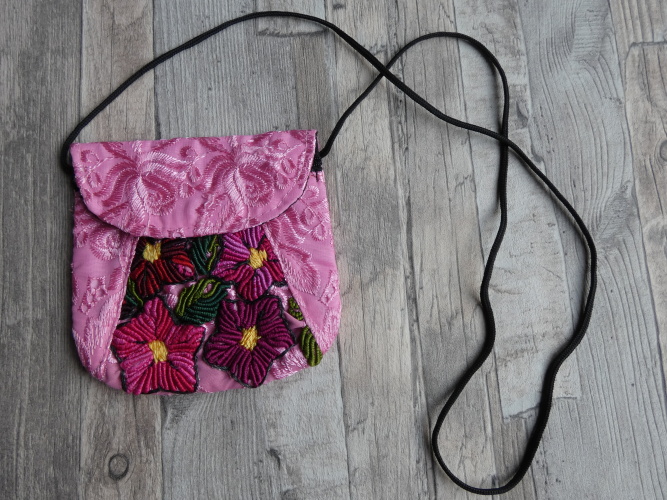 Taštička kytičky II (Guate)