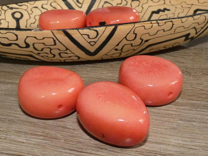 Tagua - oblázek (podélný, lososový)