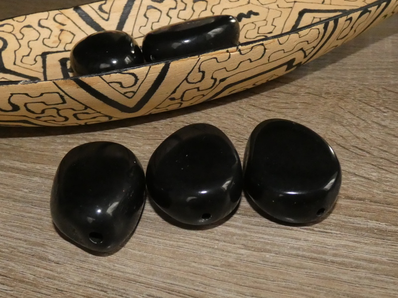 Tagua - oblázek (podélný, černý)