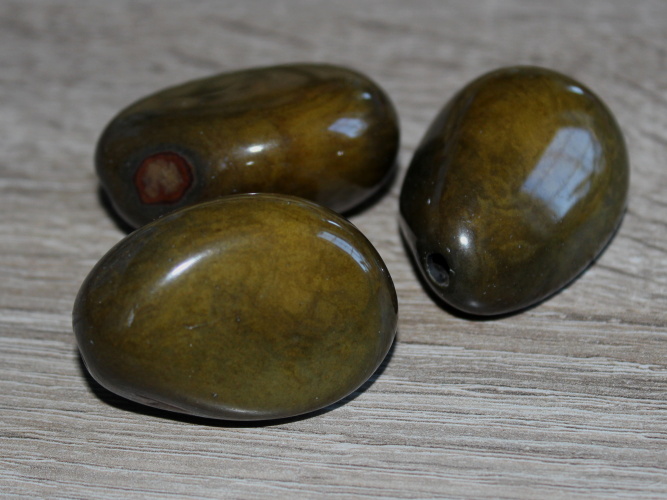 Tagua - maxikorálek (olivový)