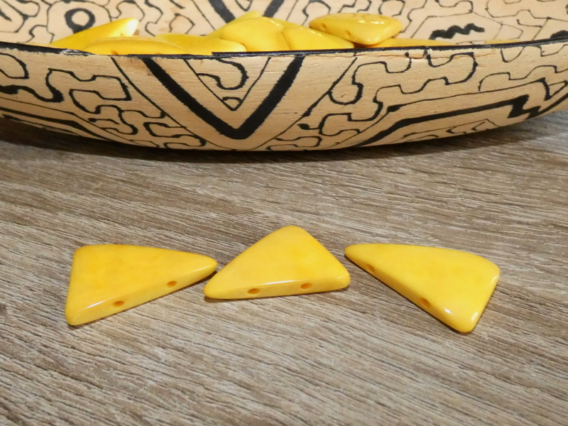 Tagua trojúhelník (dvě dírky, žlutý)