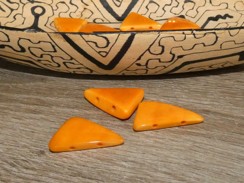 Tagua trojúhelník (dvě dírky, žlutooranžový)