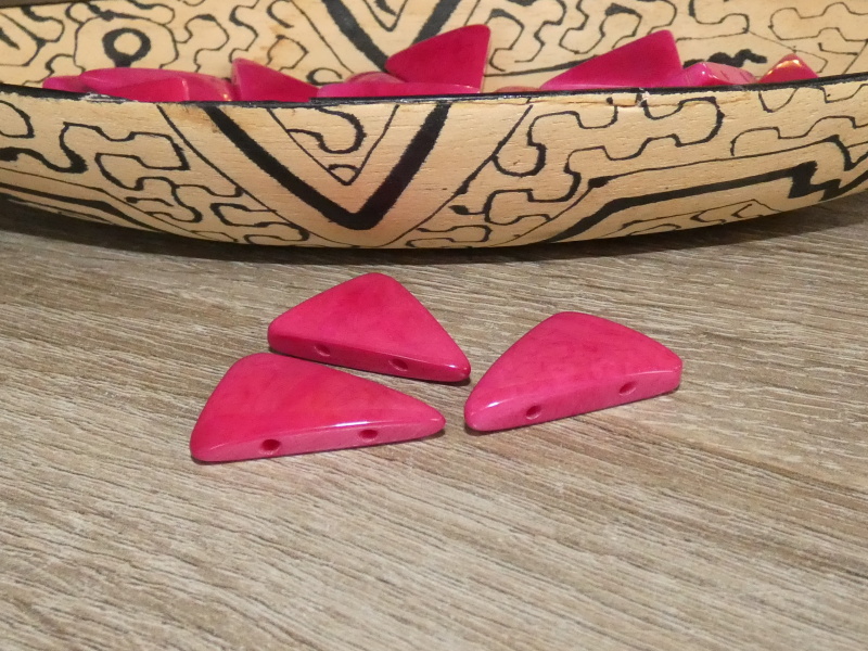 Tagua trojúhelník (dvě dírky, růžový)