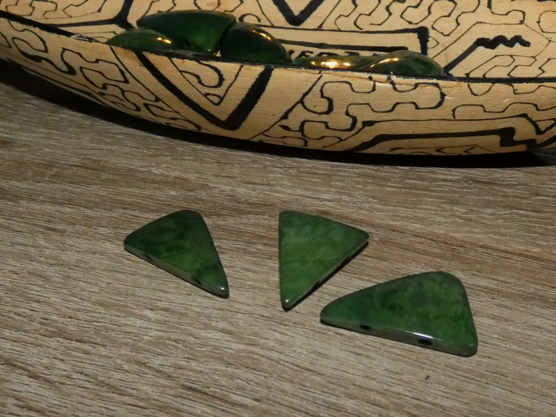 Tagua trojúhelník (dvě dírky, zelený)