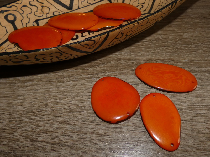 Tagua - plátek (dvě dírky, oranžový)