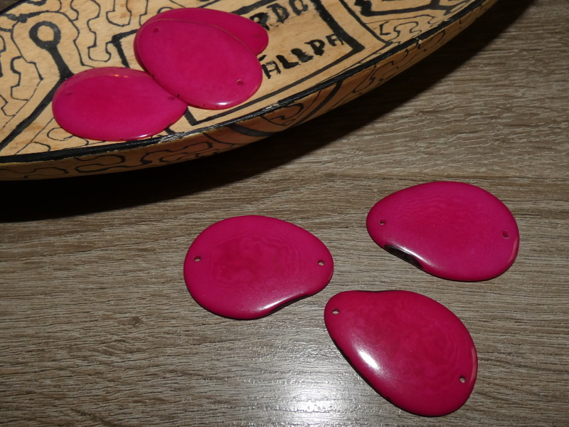 Tagua - plátek (dvě dírky, růžový)
