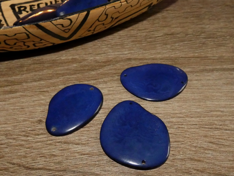 Tagua - plátek (dvě dírky, modrý)