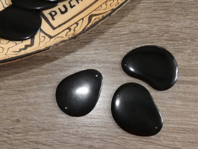 Tagua - plátek (dvě dírky, černý)