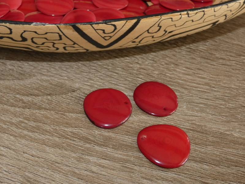 Tagua - plátek (mini, tmavě červený)