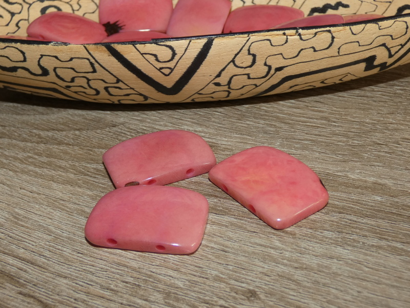 Tagua obdélník (světle růžový, 2 dírky, bez kresby)
