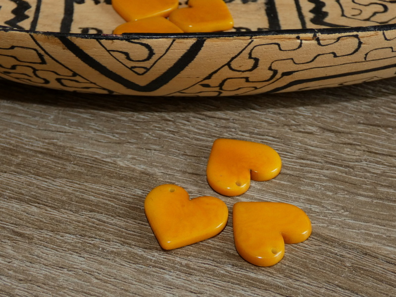 Tagua - srdíčko (malinké, žluté)