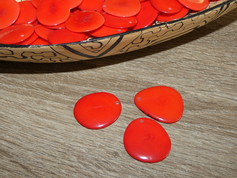 Tagua - plátek (střední, červený)