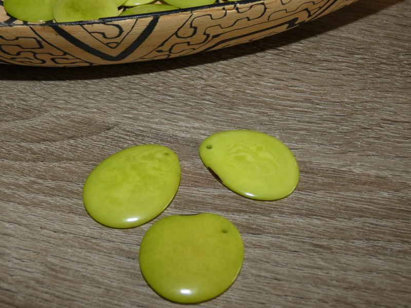 Tagua - plátek (střední, světle zelený)