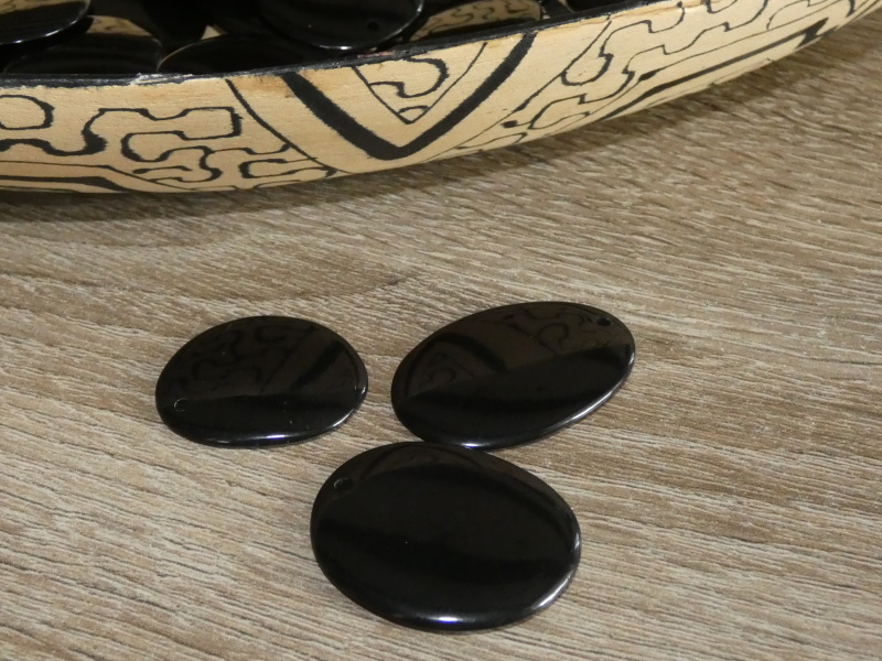 Tagua - plátek (střední, černý)