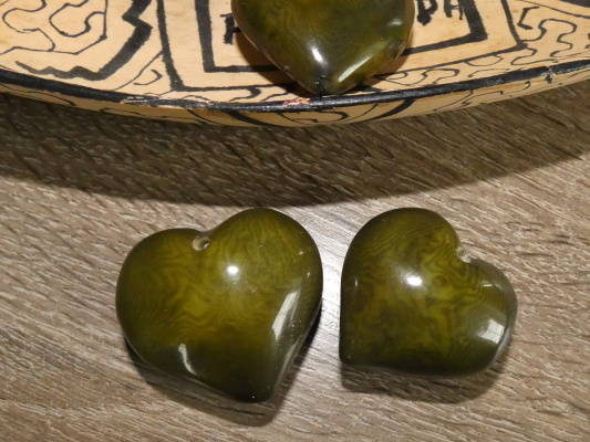 Tagua srdíčko (buclaté, olivové)