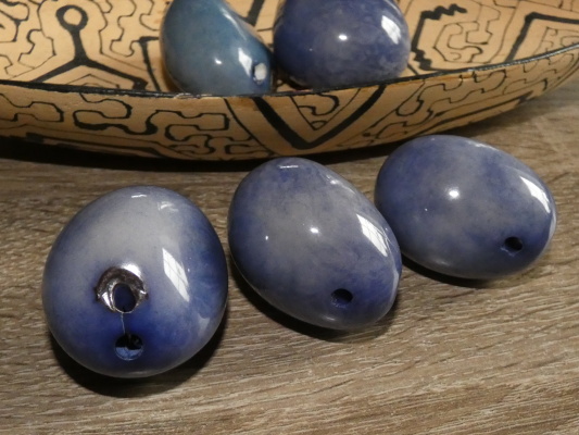 Tagua - maxikorálek (světle modrý, perforovaný ve špičce)