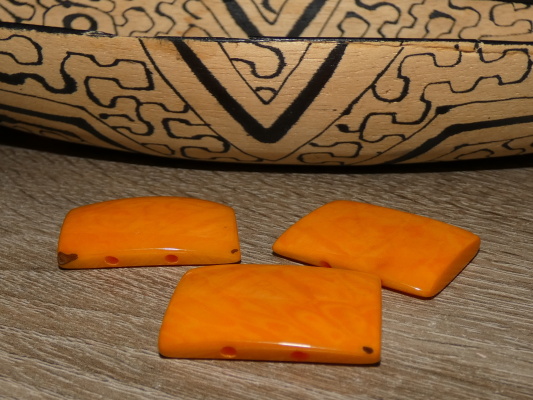 Tagua obdélník (žlutooranžový, 2 dírky, bez kresby)