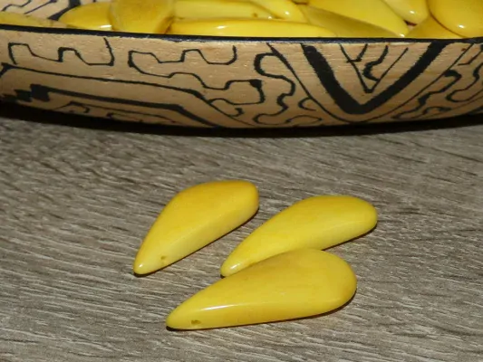 Tagua slzička (skrz, žlutá)