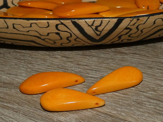 Tagua slzička (skrz, žlutooranžová)