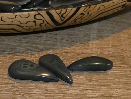 Tagua slzička (skrz, tmavě zelená)