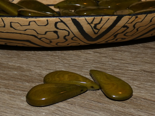 Tagua slzička (skrz, olivová)