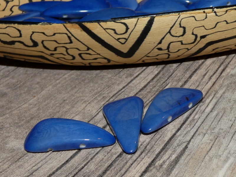 Tagua slza (dvě dírky, světle modrá)
