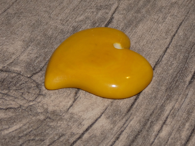 Tagua - srdíčko (designové, žluté)