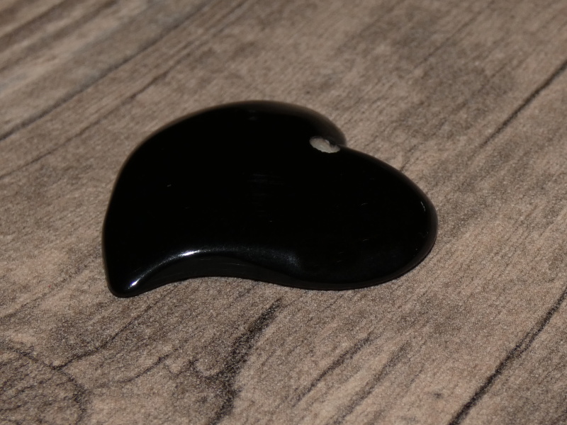 Tagua - srdíčko (designové, černé)