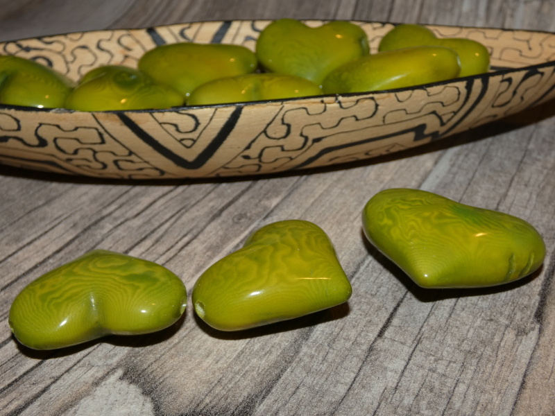 Tagua srdíčko (buclaté, světle zelené I, skrz)