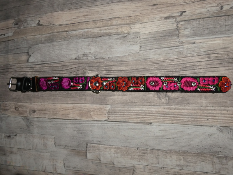 Obojek velký IV (vyšívaný, 55 cm)