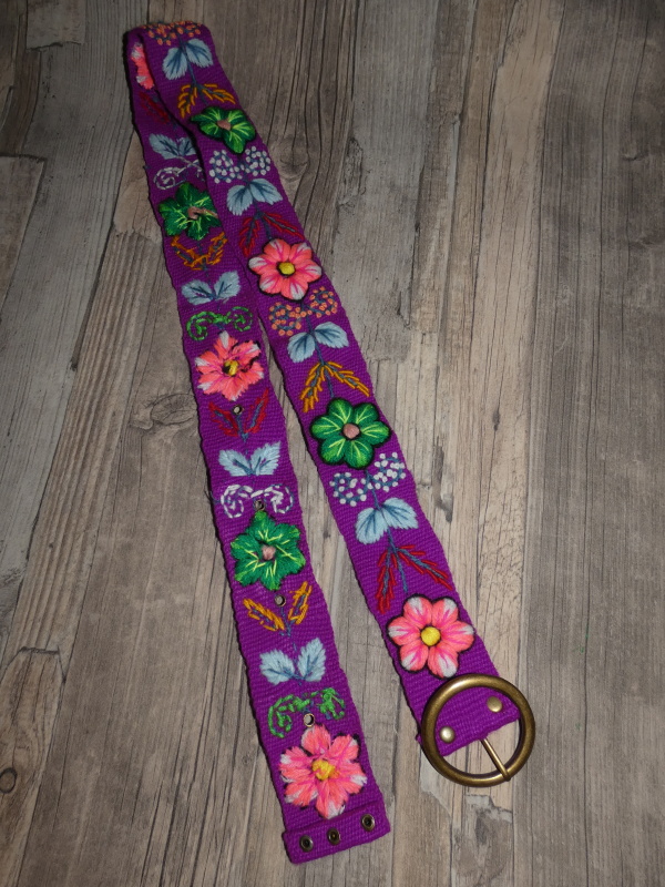 Pásek vyšívaný (fialový)