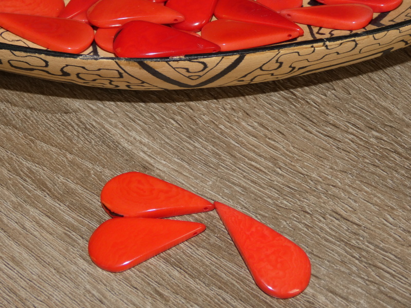 Tagua slzička (skrz, červená)