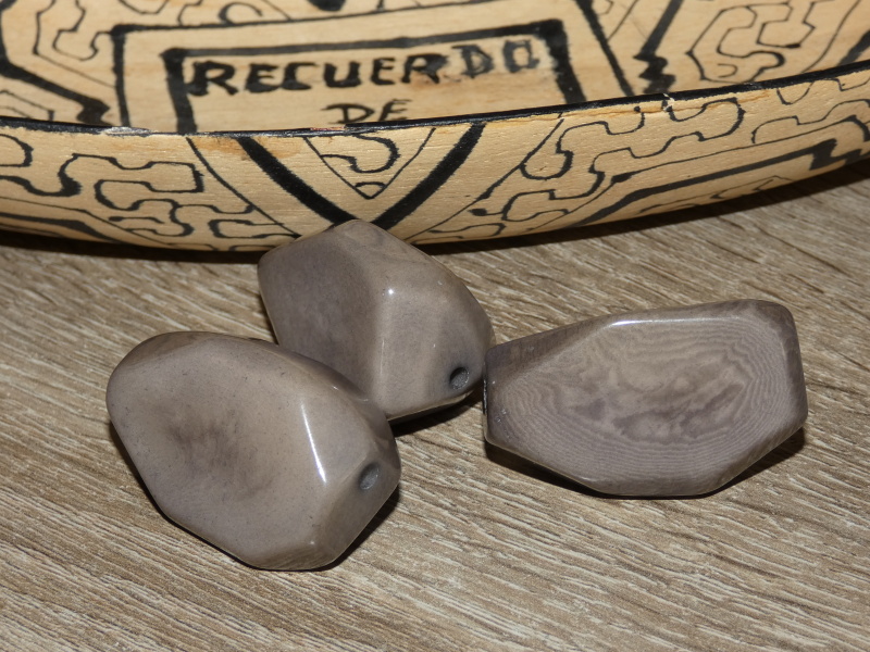 Tagua - drahokam (šedý)