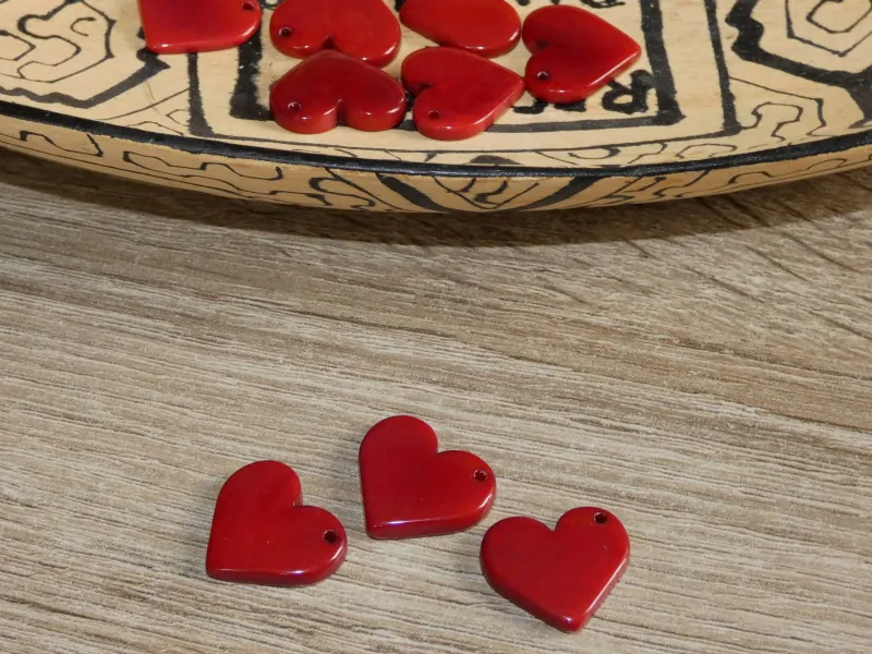 Tagua - srdíčko (malinké, tmavě červené)