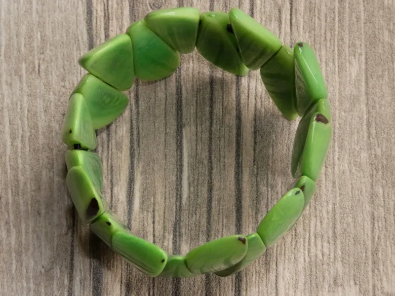 Náramek tagua (úlomky, světle zelený I)
