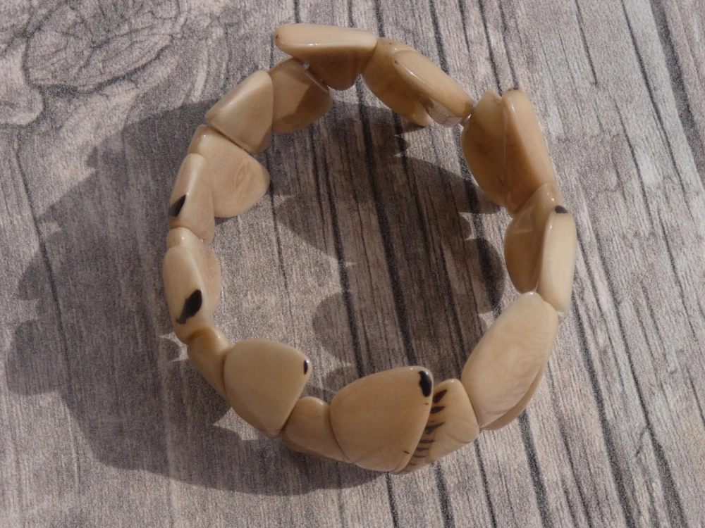 Náramek tagua (úlomky, světle hnědý)