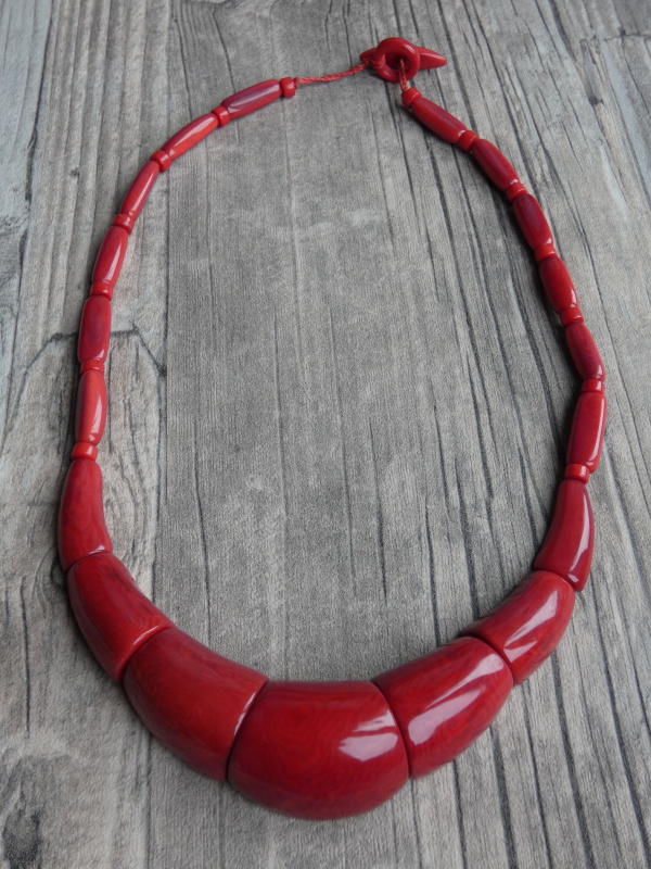 Náhrdelník (tagua červený)