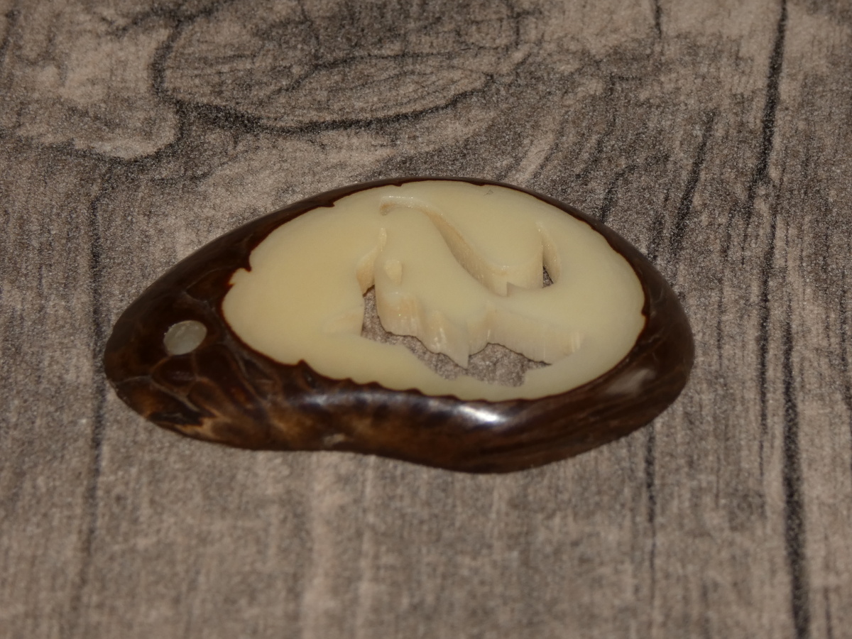 Přívěsek vlk (tagua)